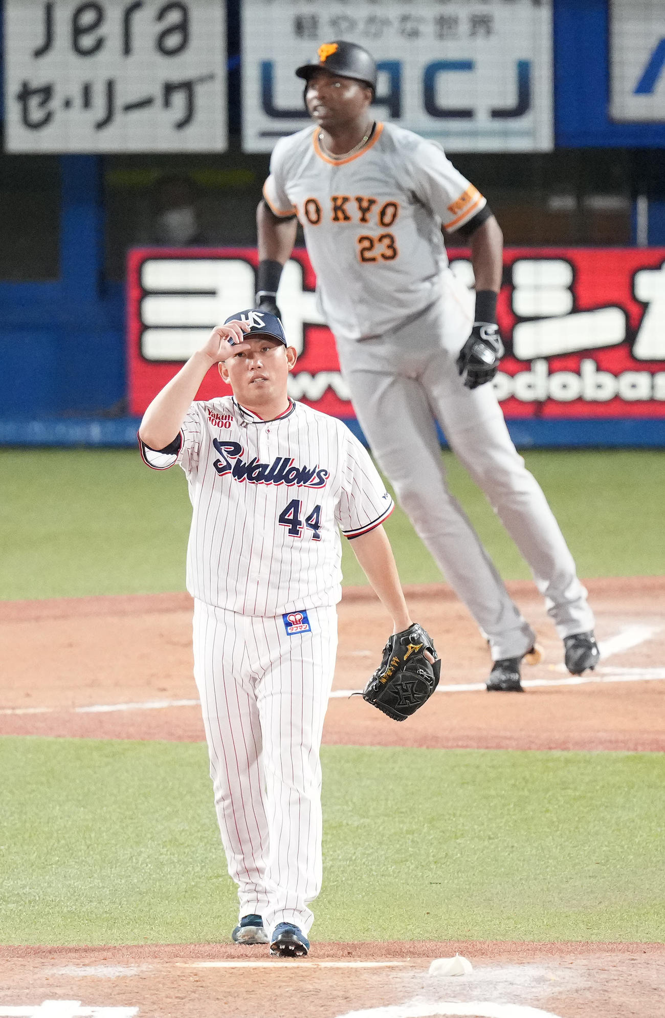 ヤクルト対巨人　7回表巨人2死二塁、ポランコに右越え2点本塁打を浴びる大西（撮影・鈴木みどり）