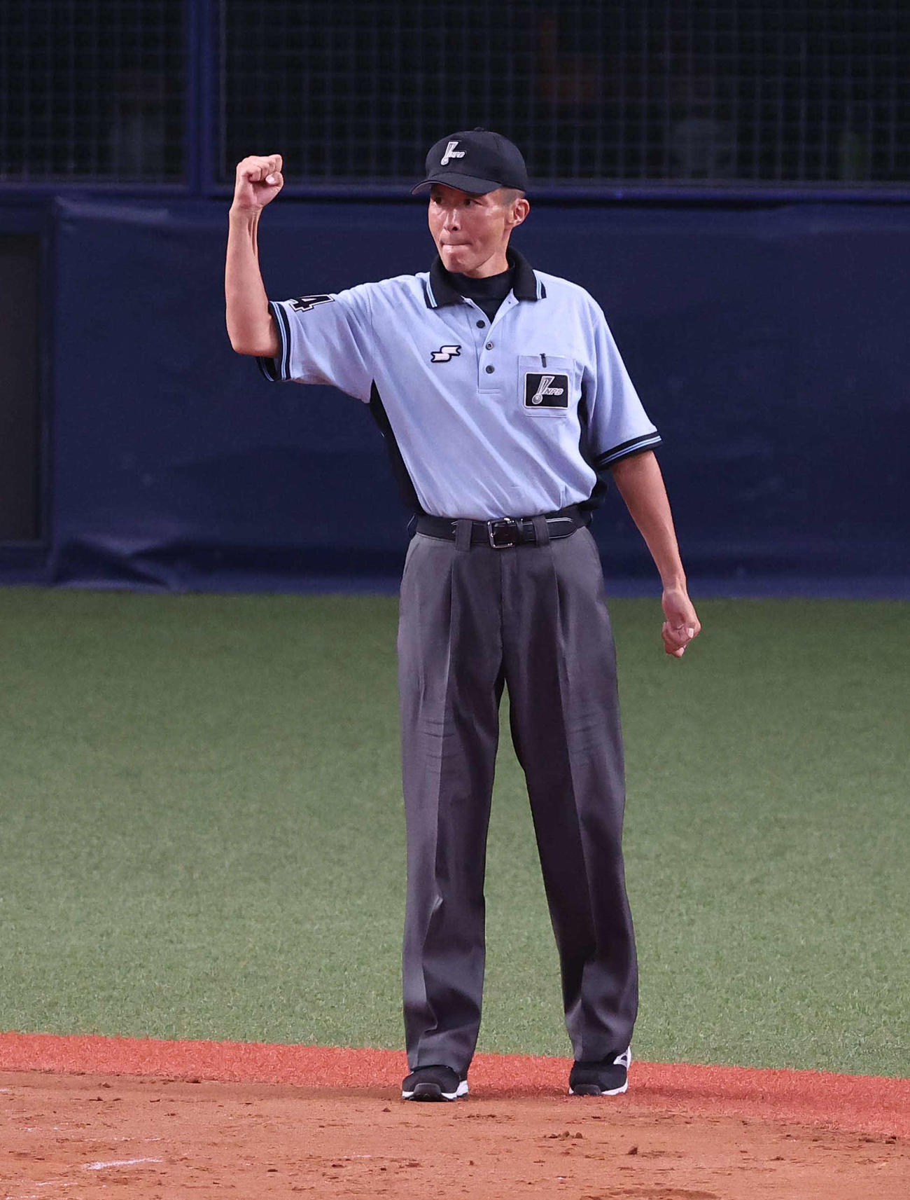 オリックス対日本ハム　9回表日本ハム1死、片岡はセーフの判定もリクエストで覆りアウトとなる（撮影・上田博志）