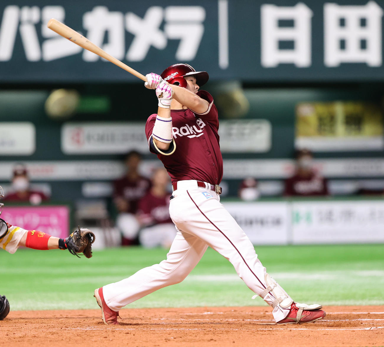 ソフトバンク対楽天　7回表楽天1死一塁、島内宏明は右超えに2点本塁打を放つ（撮影・梅根麻紀）
