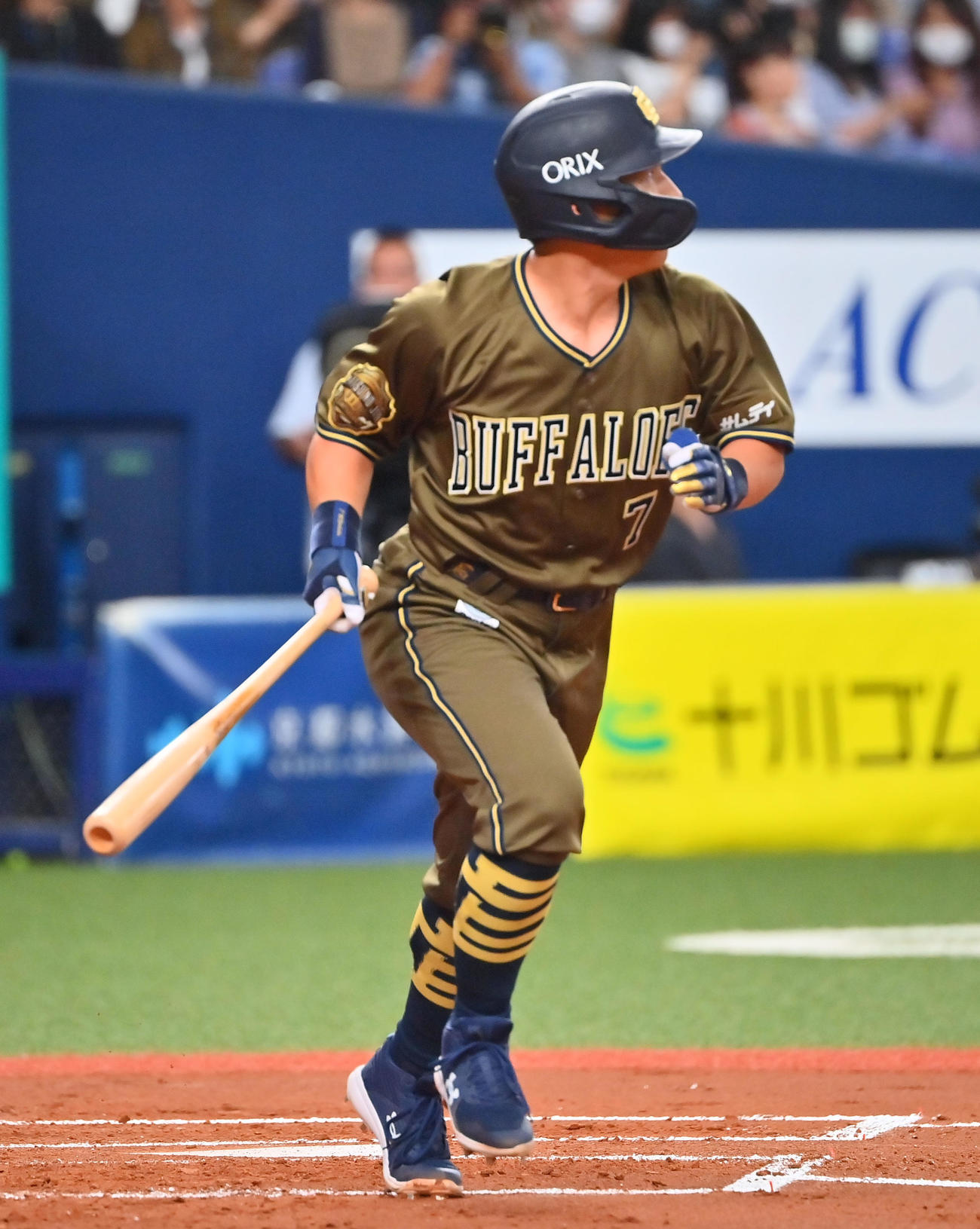 オリックス対日本ハム　1回裏オリックス2死一塁、左越えに逆転の2点本塁打を放つ吉田正（撮影・和賀正仁）