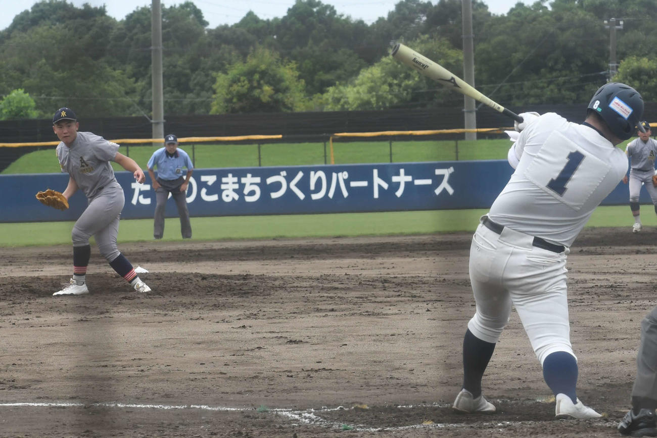 7回裏1死、青森山田・葛西は行田の4番・馬場から三振を奪った（撮影・久我悟）