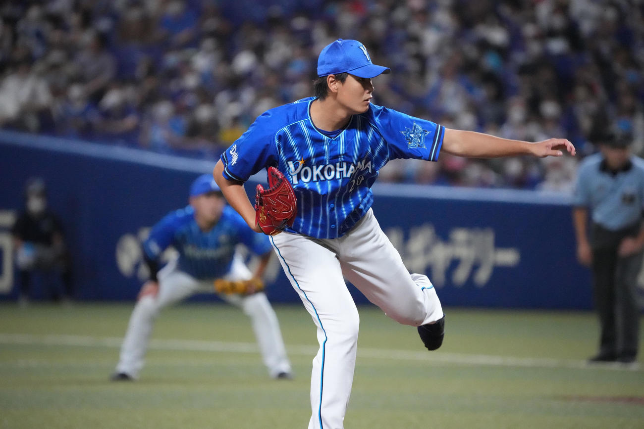 中日対DeNA 1回裏、登板するDeNA先発の坂本（撮影・森本幸一）