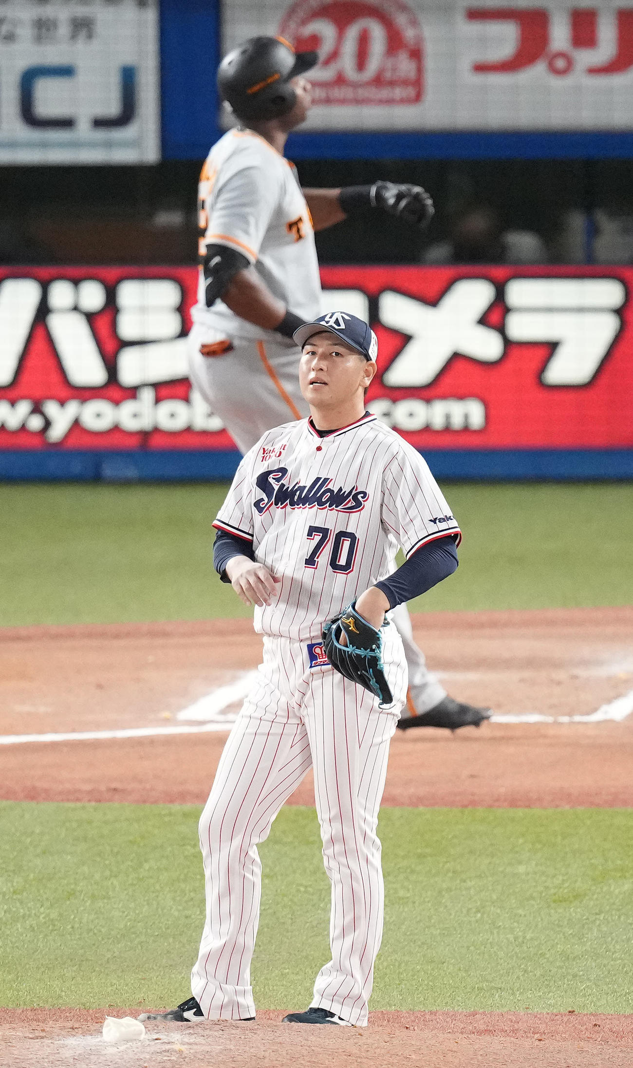 ヤクルト対巨人　6回表巨人1死一塁、ポランコに右越え2点本塁打を浴びる小沢（撮影・鈴木みどり）
