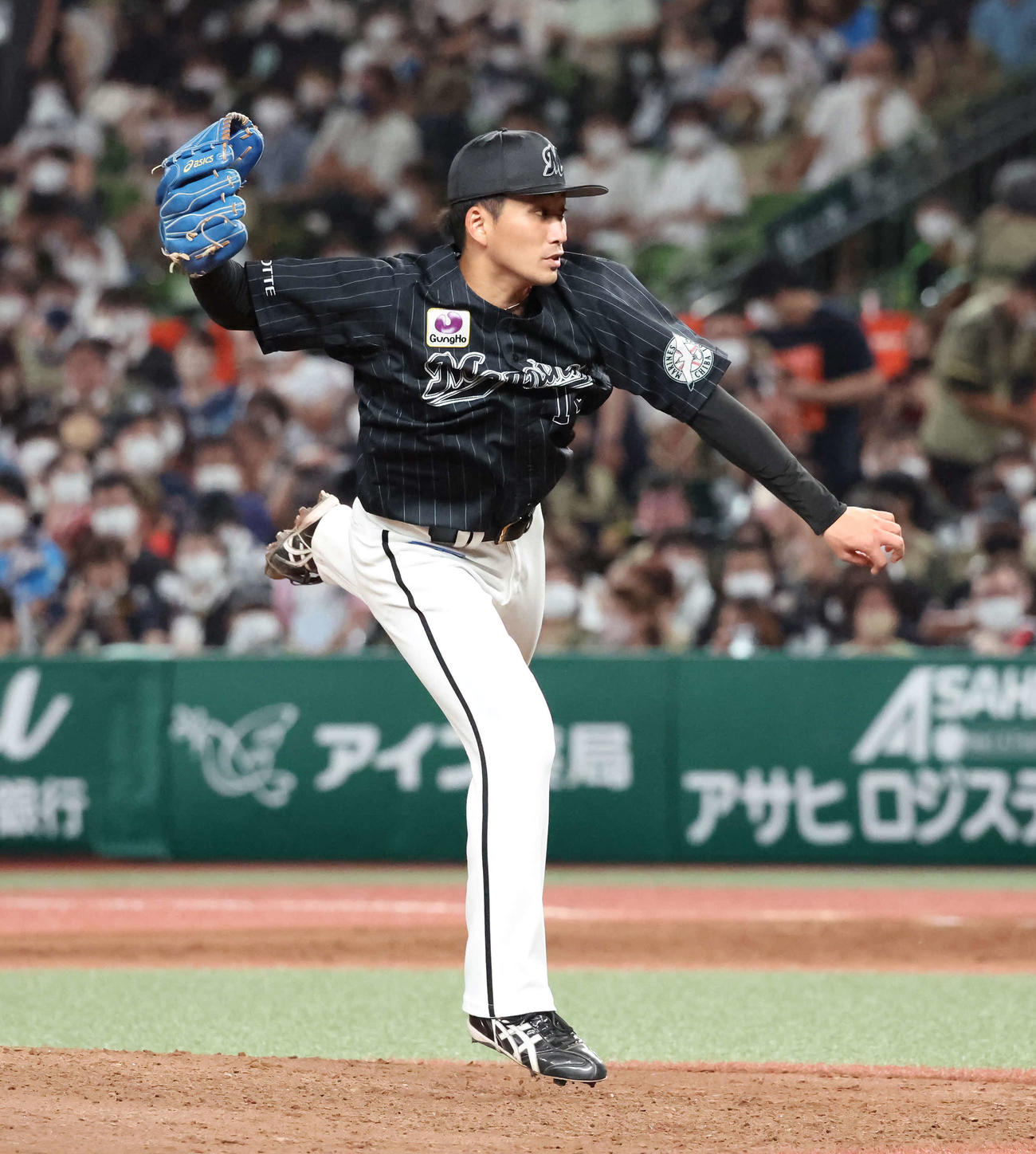 西武対ロッテ　力投するロッテ先発小島（撮影・丹羽敏通）