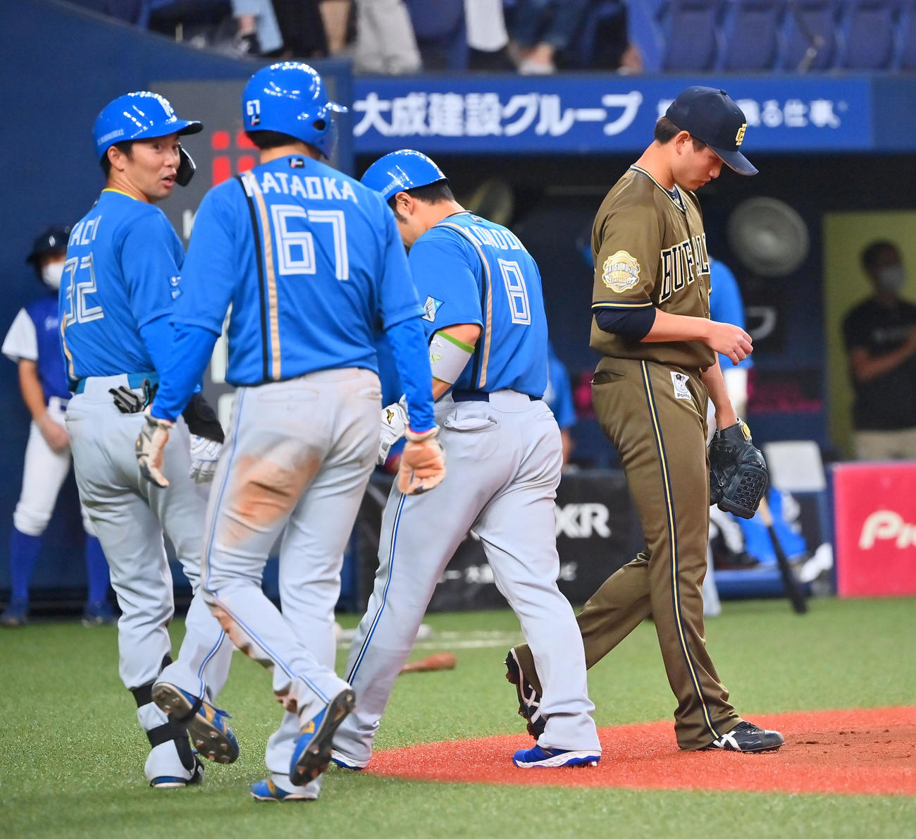 6回に登板するオリックス張奕（撮影・和賀正仁）