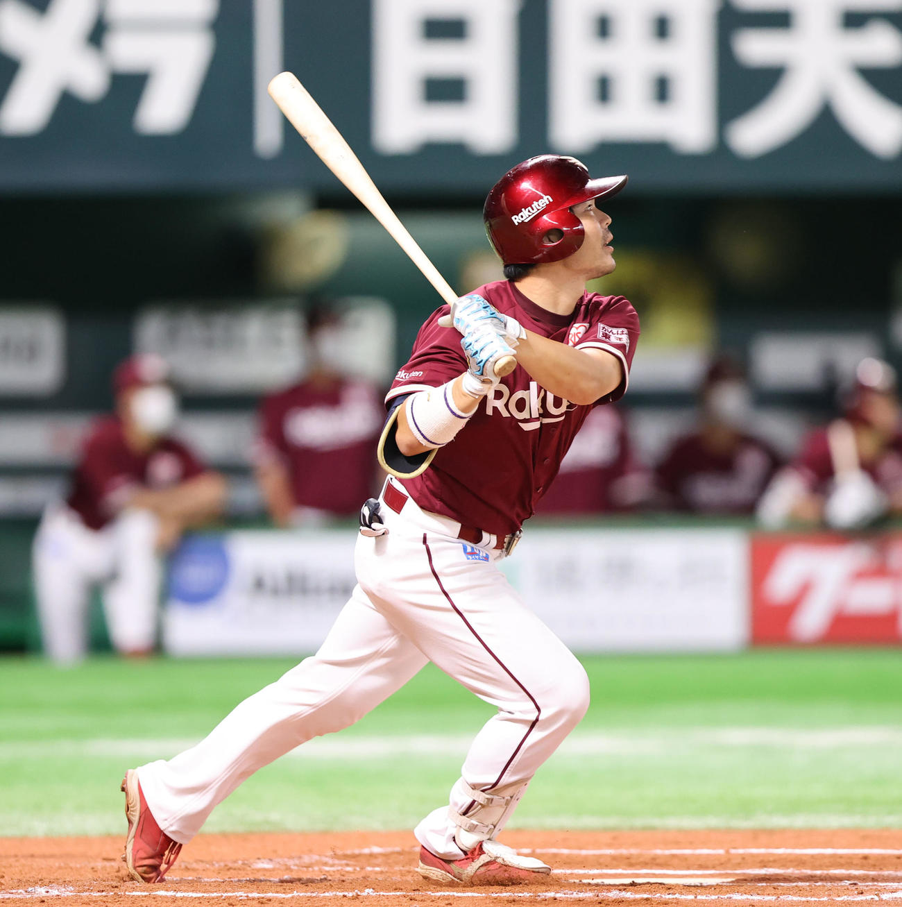 ソフトバンク対楽天　6回表楽天無死満塁、島内宏明は左中間に逆転となる2点適時二塁打を放つ（撮影・梅根麻紀）