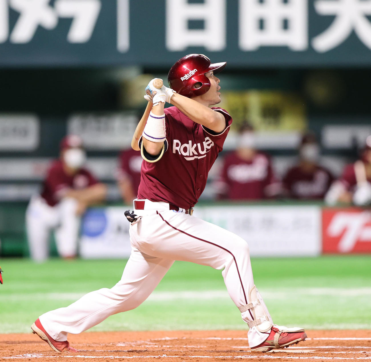ソフトバンク対楽天　6回表楽天無死満塁、島内宏明は左中間に逆転となる2点適時二塁打を放つ（撮影・梅根麻紀）