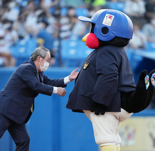 ヤクルト】主催2000試合出場つば九郎がで名球会入り？若松勉氏から