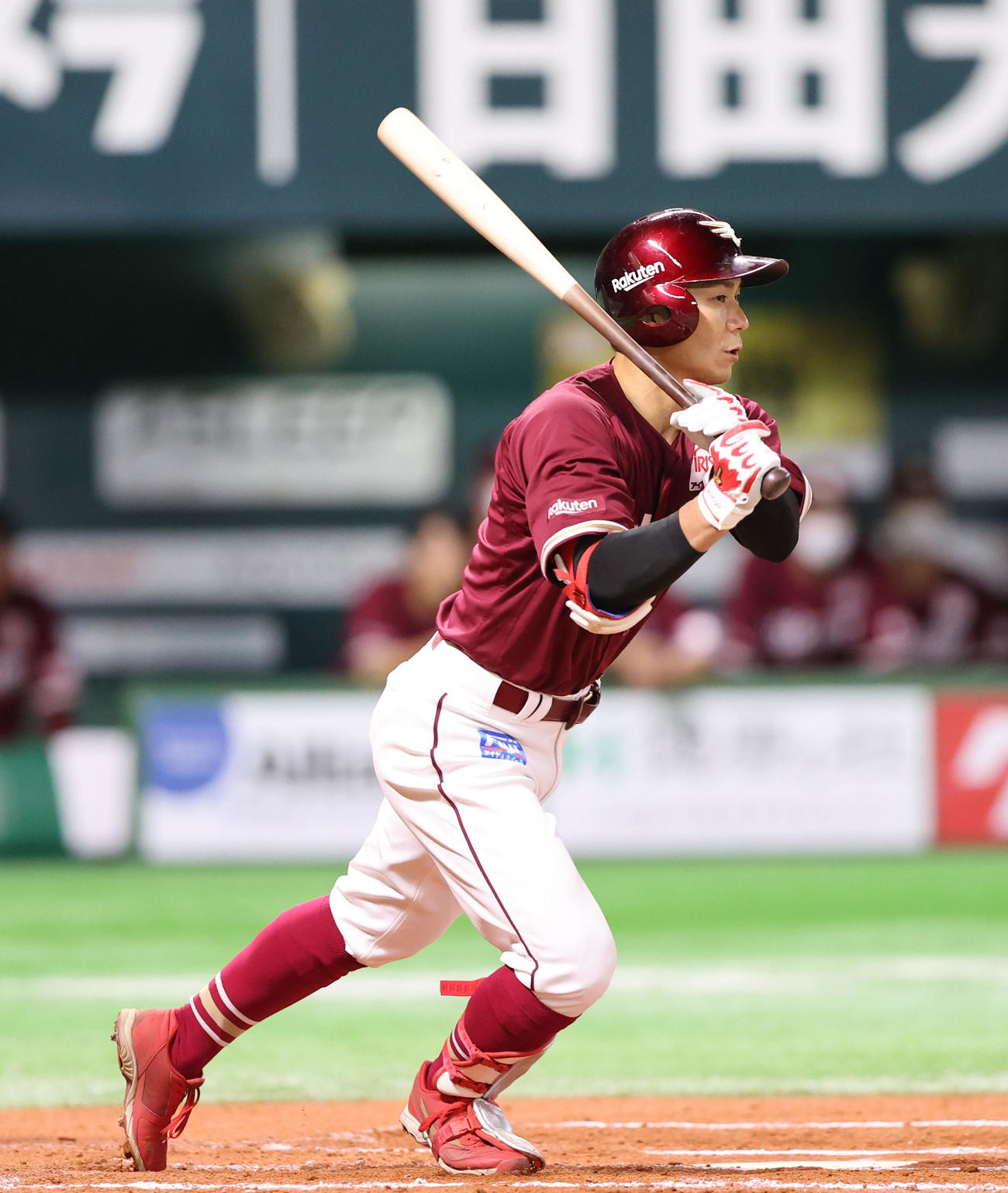 ソフトバンク対楽天　6回表楽天無死二、三塁、岡島豪郎は右前に適時打を放つ（撮影・梅根麻紀）