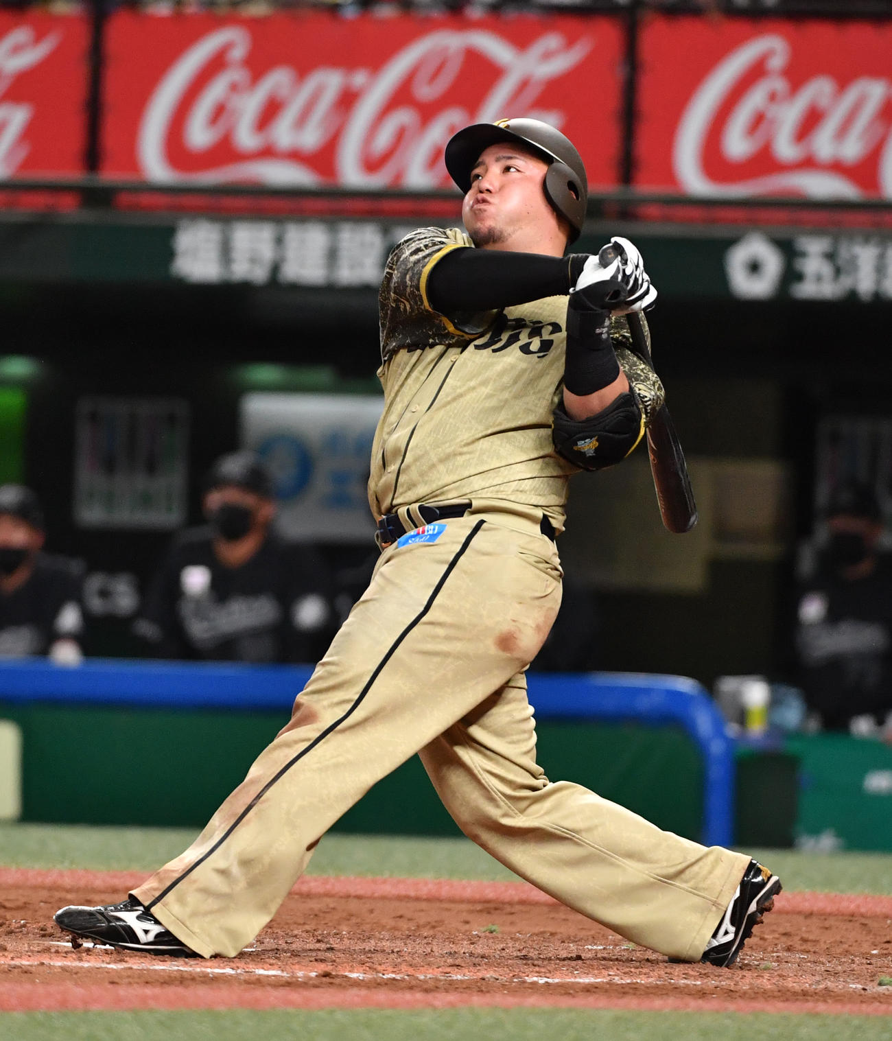 西武対ロッテ　4回裏西武2死一、三塁、山川は左越え3点本塁打を放つ（撮影・柴田隆二）
