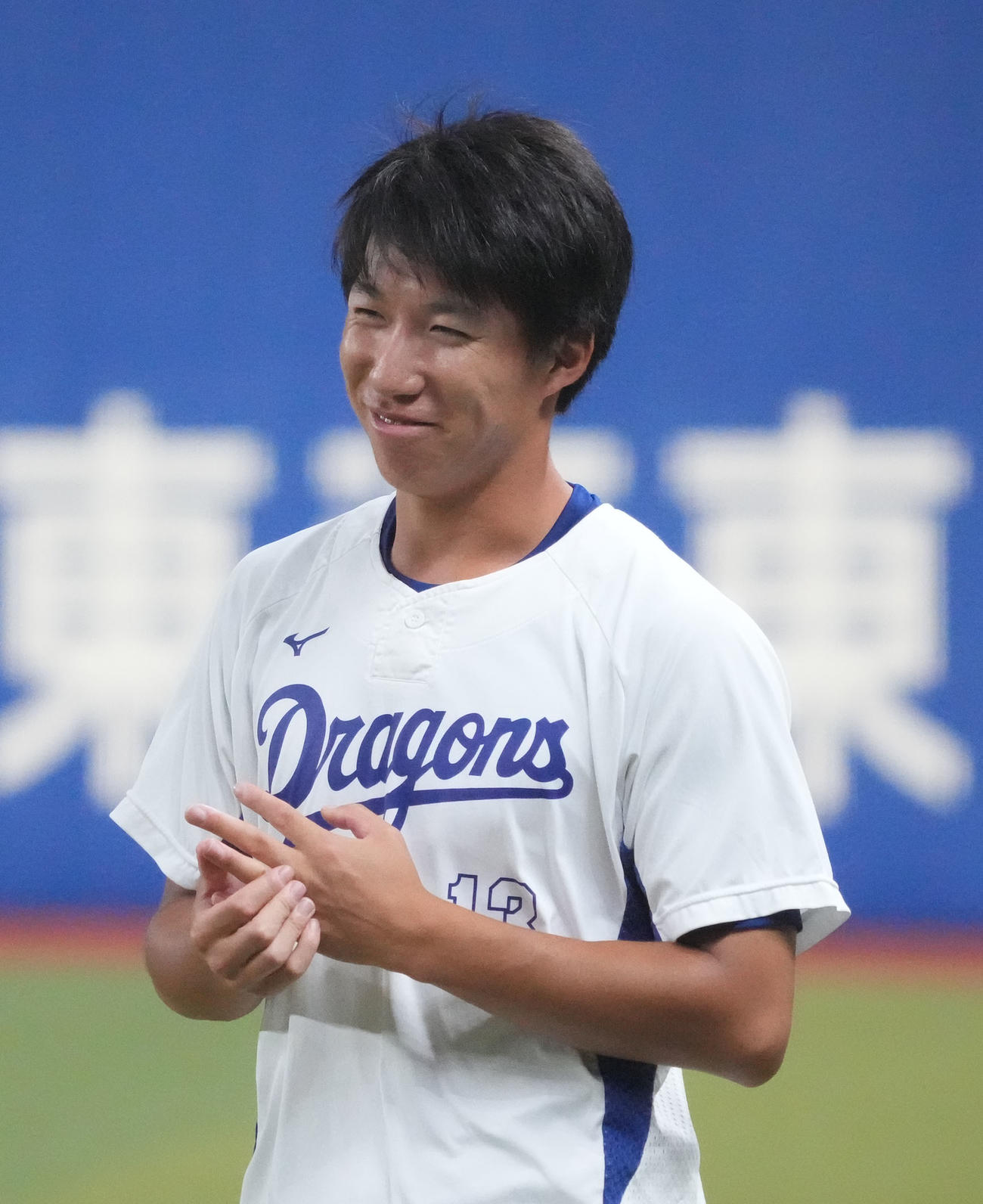 一軍の投手練習に合流し明るい表情を見せる中日橋本侑樹（撮影・森本幸一）