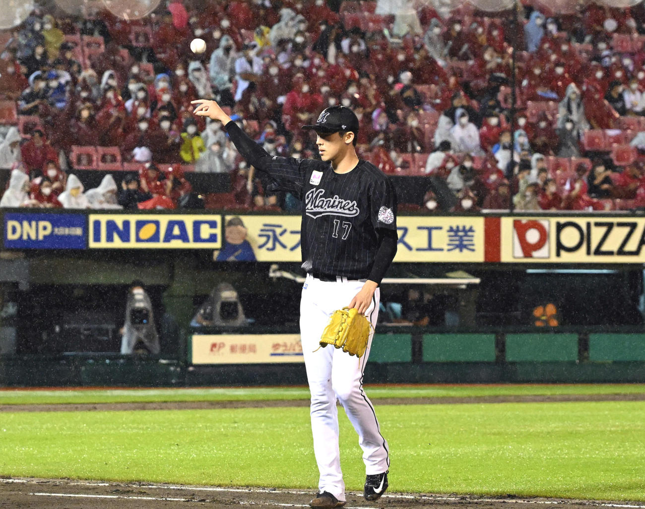 3日楽天戦、6回途中5失点で降板するロッテ佐々木朗希