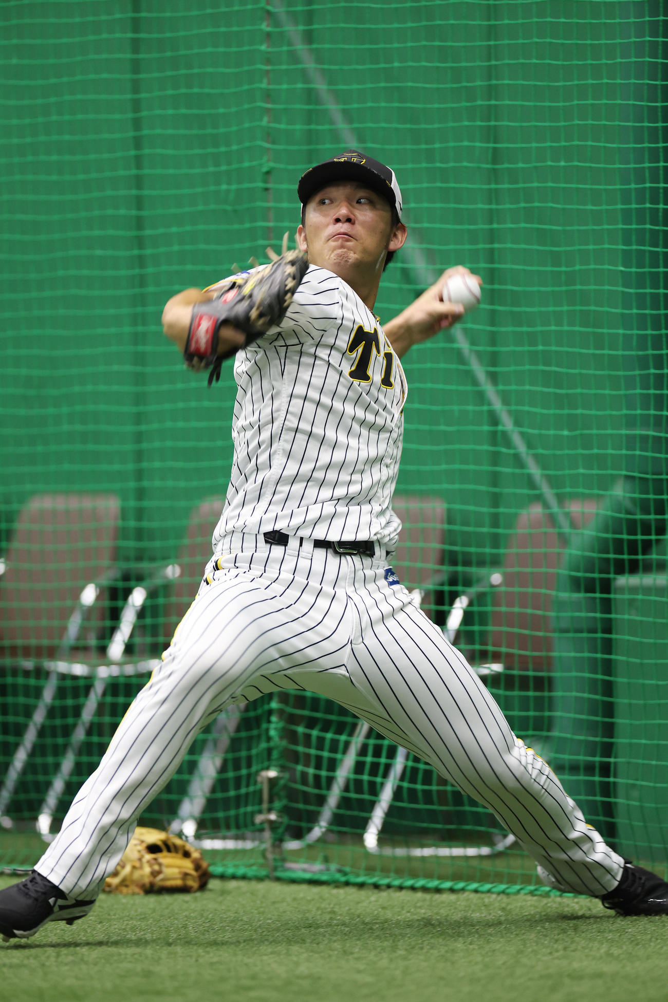 キャッチボールで調整する阪神伊藤将（撮影・前田充）