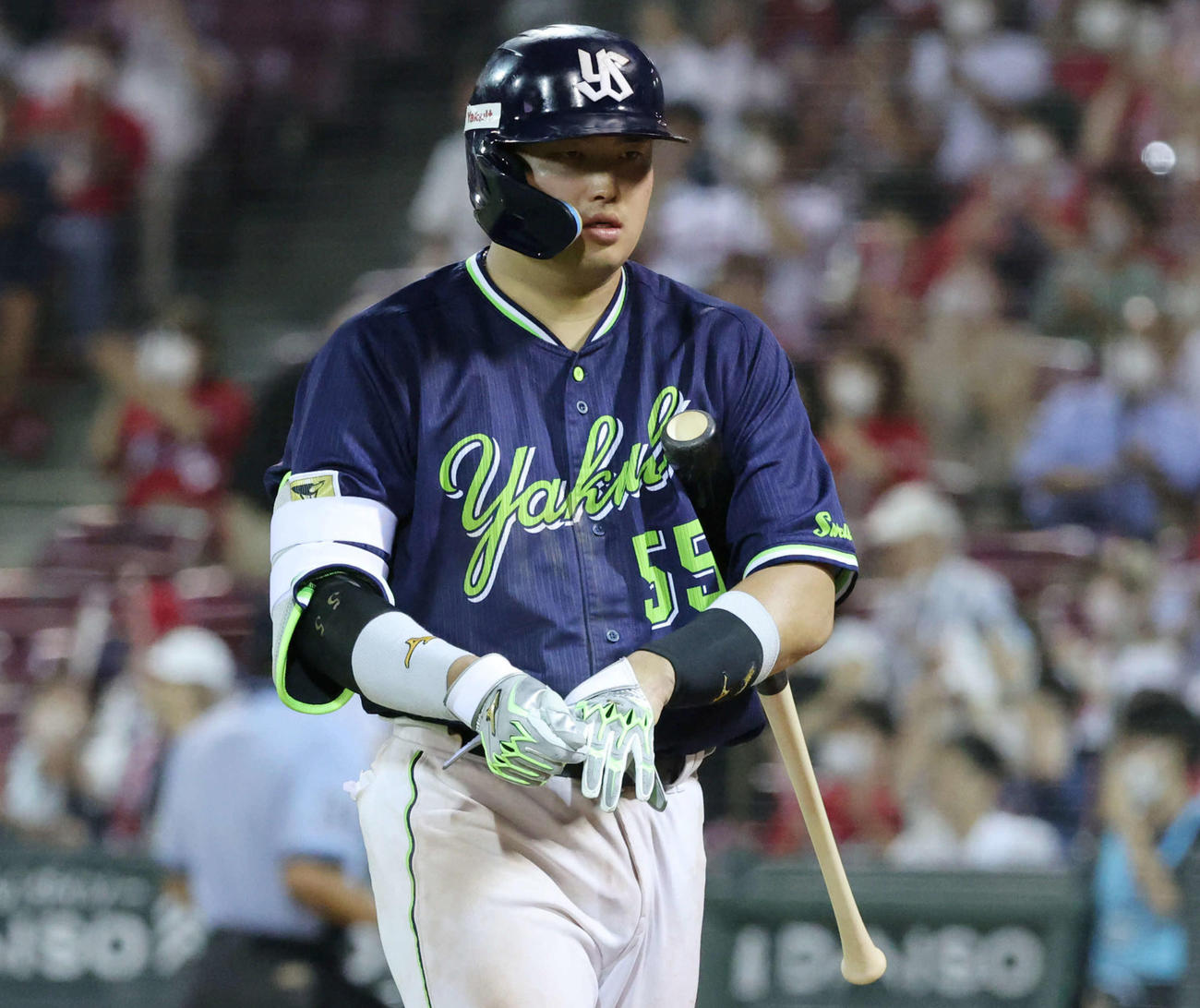 広島対ヤクルト　9回表ヤクルト2死、村上は三振で試合終了（撮影・加藤孝規）
