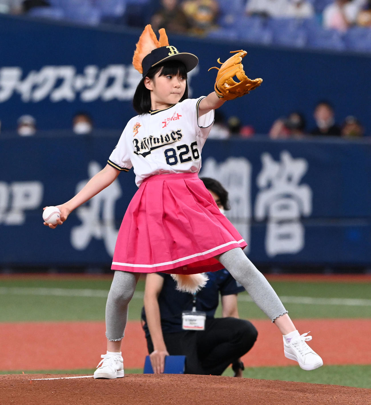 オリックス対楽天　始球式を務めた市川ぼたん（撮影・前岡正明）