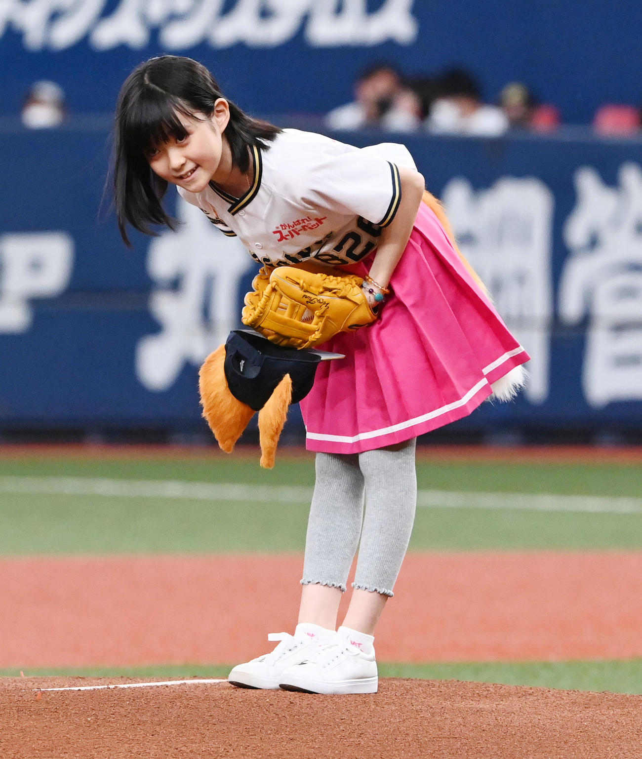 オリックス対楽天　始球式を務めた市川ぼたん（撮影・前岡正明）