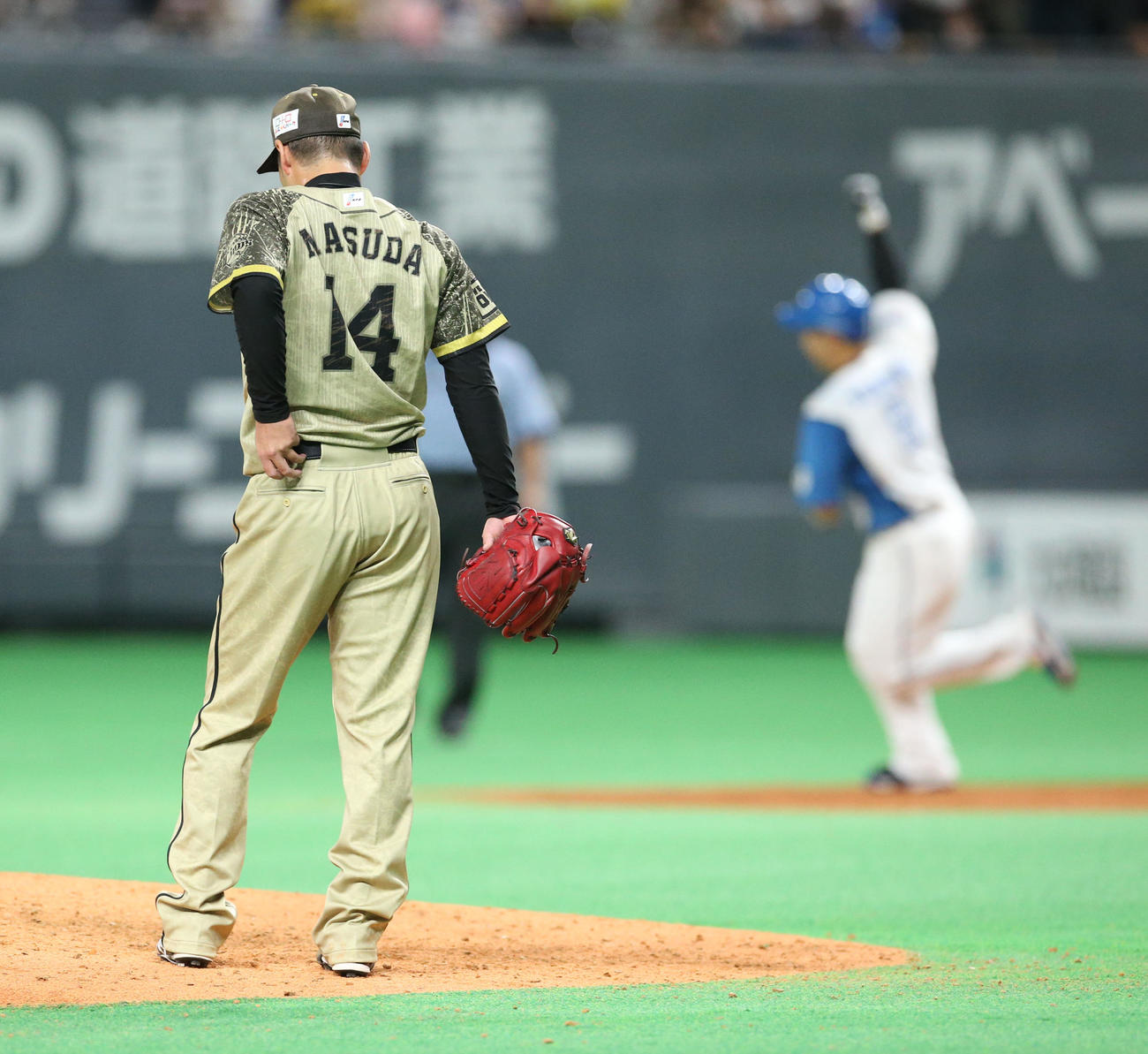 日本ハム対西武　9回裏日本ハム2死一、二塁、近藤にサヨナラとなる右越え3点本塁打を浴びる増田（撮影・佐藤翔太）