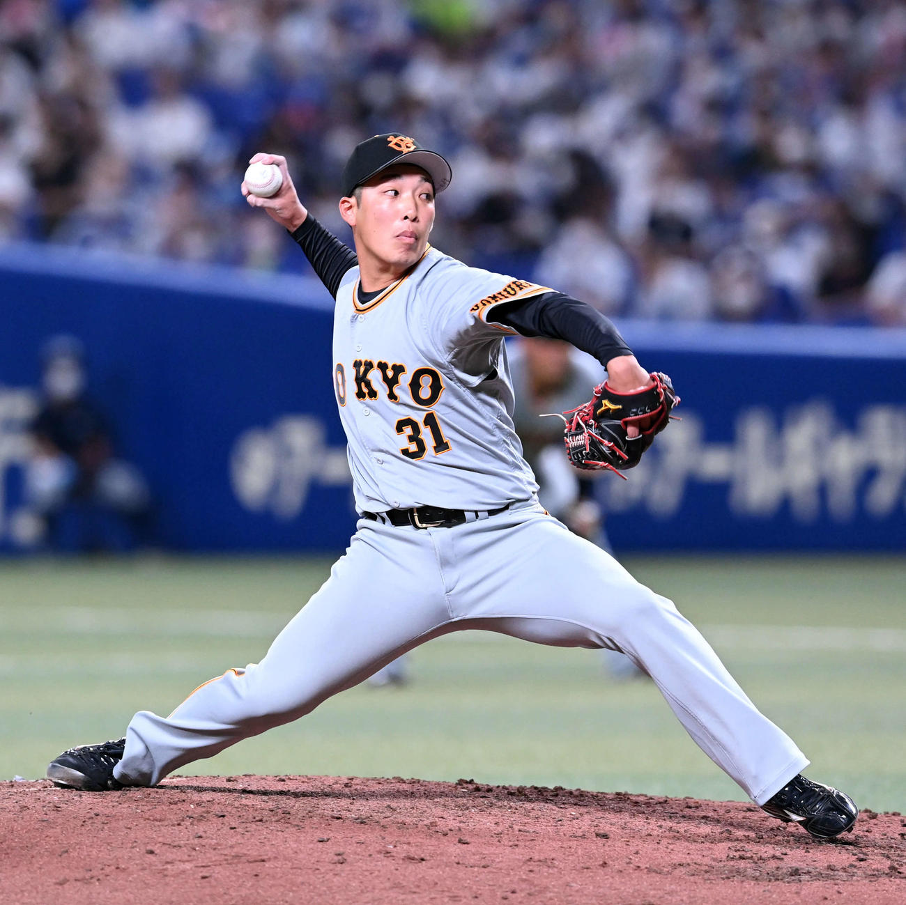 中日対巨人　5回途中からマウンドに上がった巨人赤星（撮影・たえ見朱実）