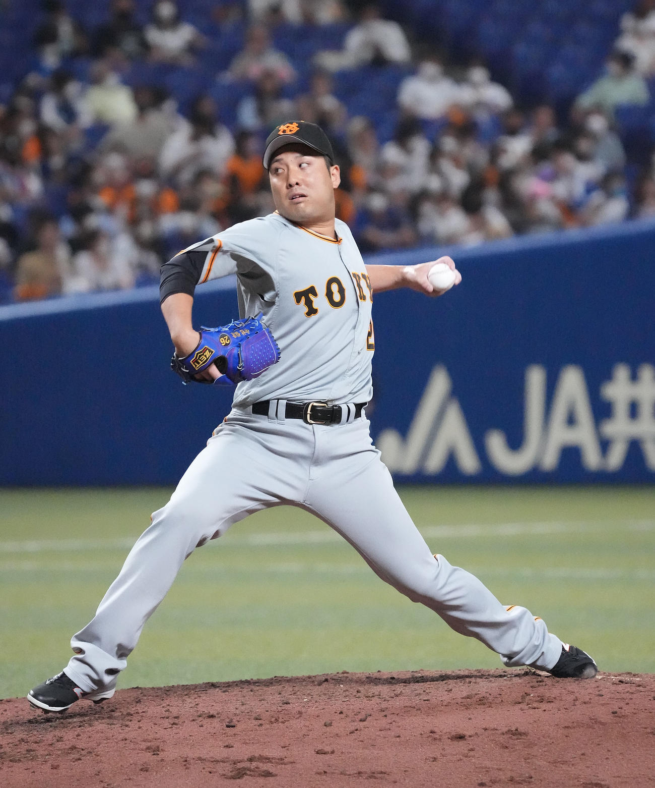 中日対巨人　6回裏、巨人3番手で登板する今村（撮影・森本幸一）