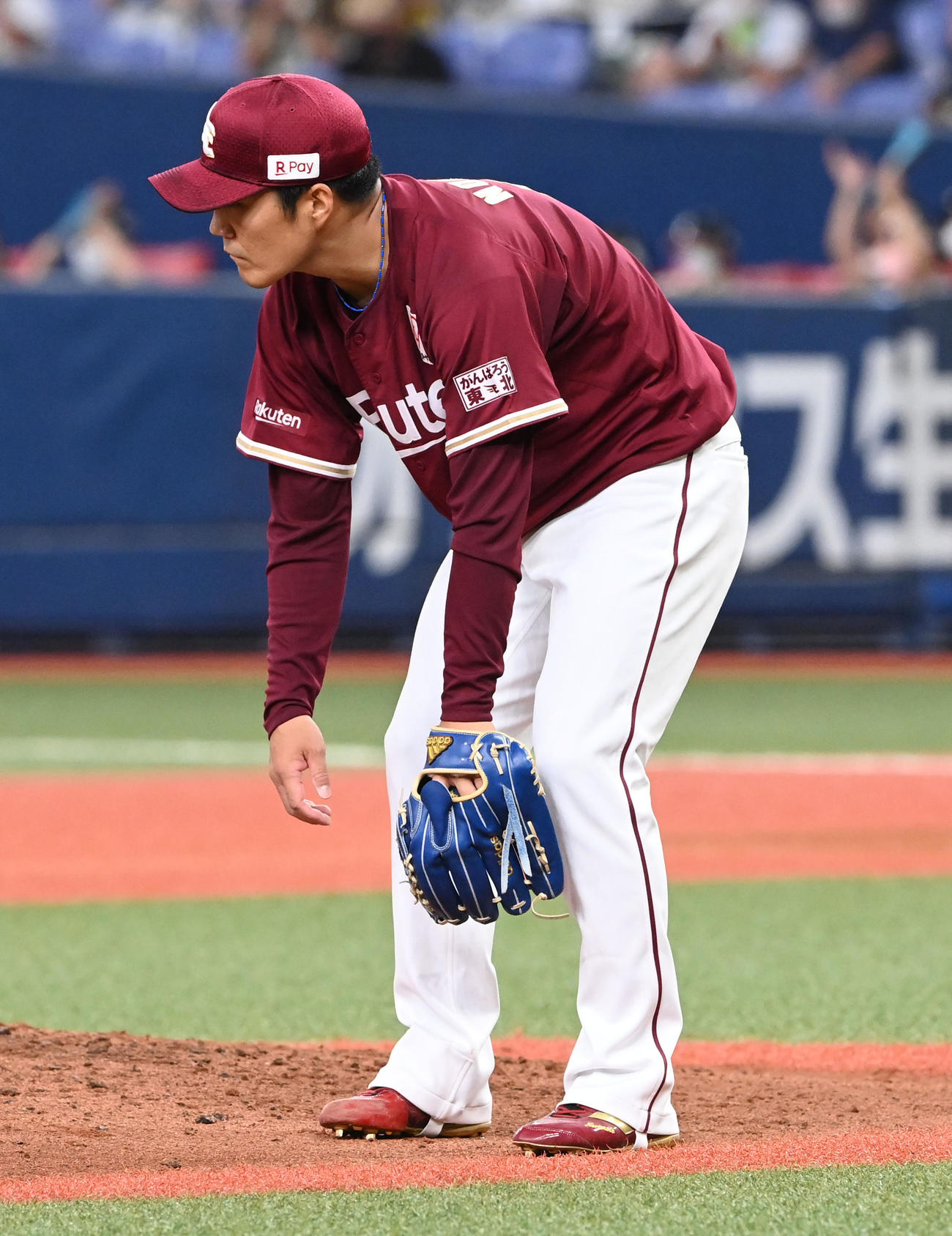 オリックス対楽天　3回裏オリックス1死二塁、西野に左適時二塁打を打たれがっくりする則本（撮影・前岡正明）
