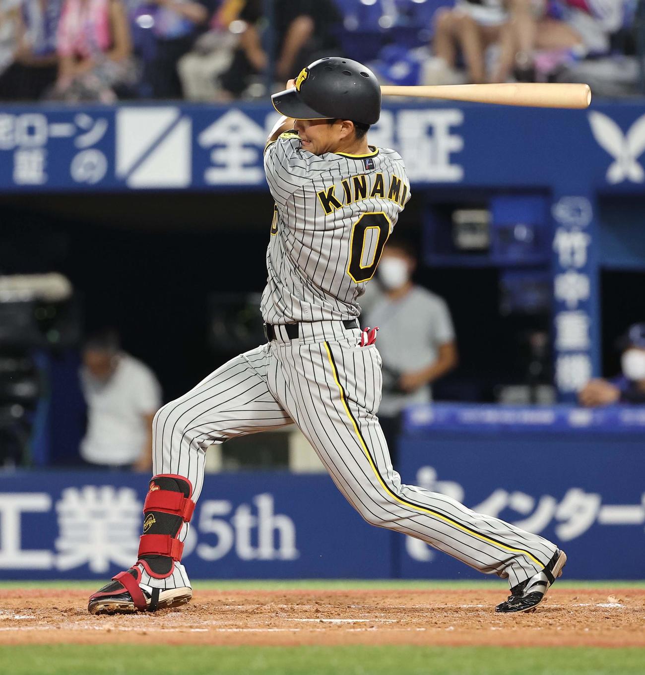 DeNA対阪神　5回表阪神1死、木浪は右前安打を放つ（撮影・上田博志）