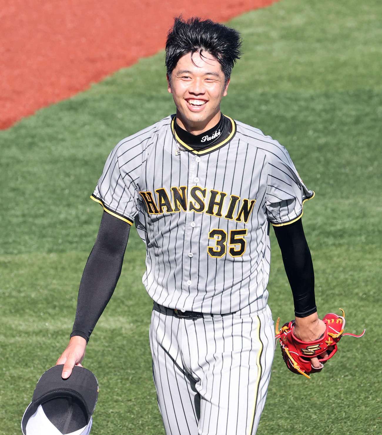 DeNA対阪神　練習中、笑顔の阪神才木（撮影・浅見桂子）