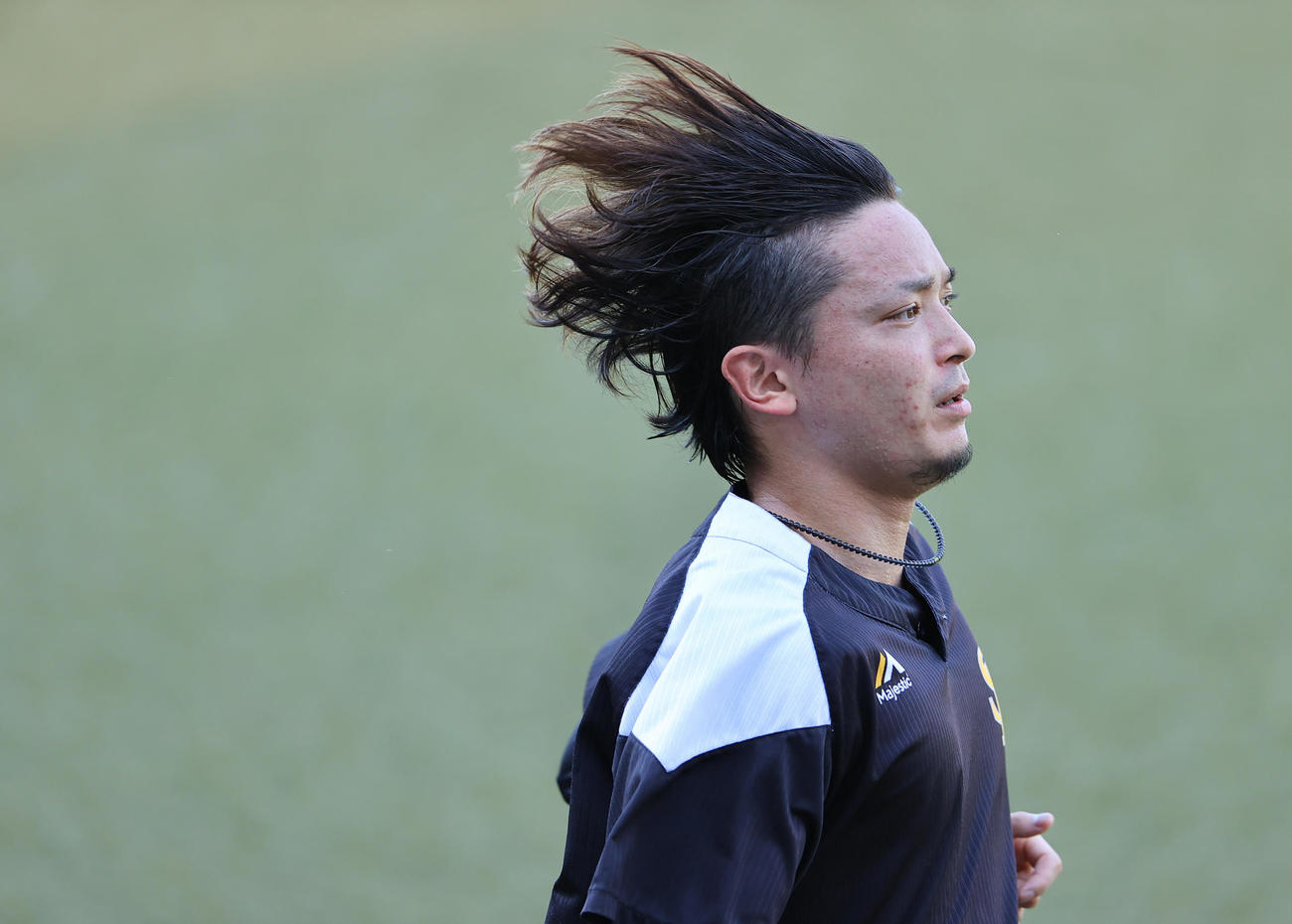 ロッテ対ソフトバンク　試合前、ダッシュで汗を流すソフトバンク東浜（撮影・垰建太）