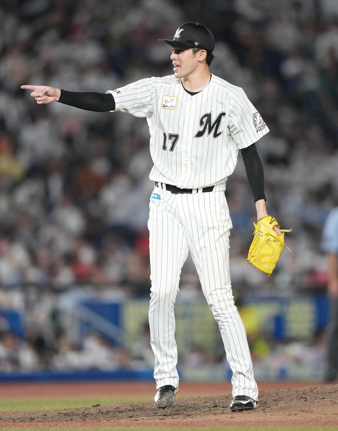 ロッテ対ソフトバンク　6回表ソフトバンク2死、中村晃がバットを振ったとアピールする佐々木朗（撮影・鈴木みどり）