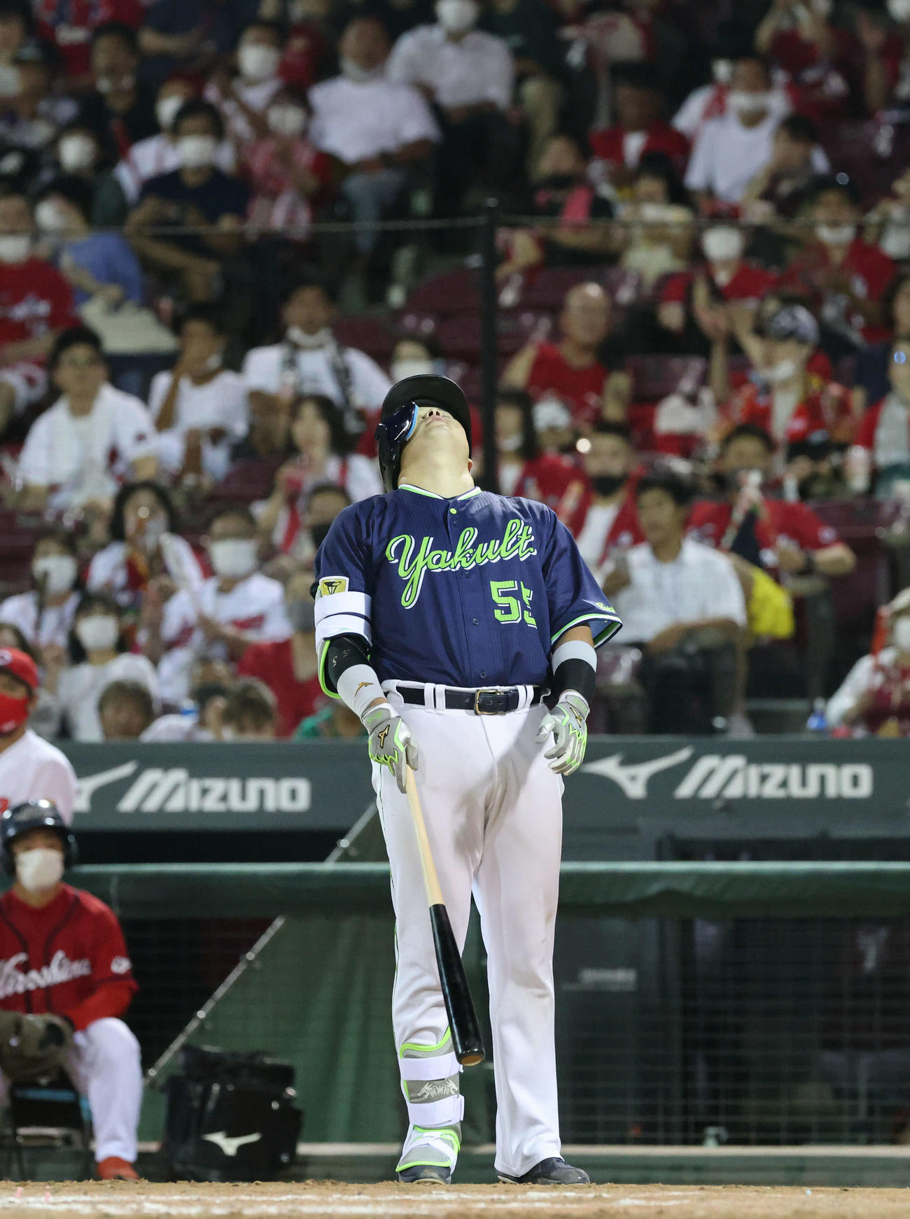 広島対ヤクルト　8回表ヤクルト無死一塁、村上は三邪飛（撮影・加藤孝規）