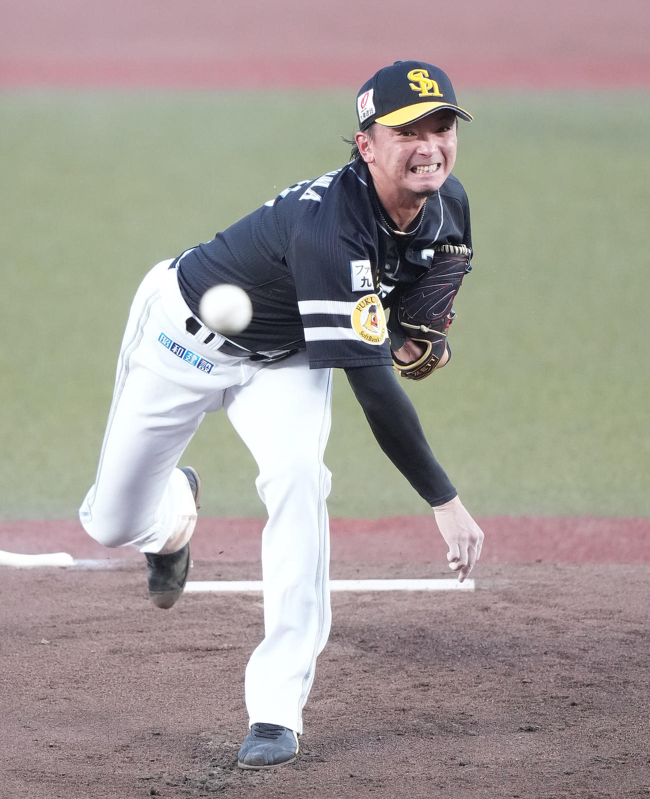 ロッテ対ソフトバンク　力投するソフトバンク先発の東浜（撮影・鈴木みどり）