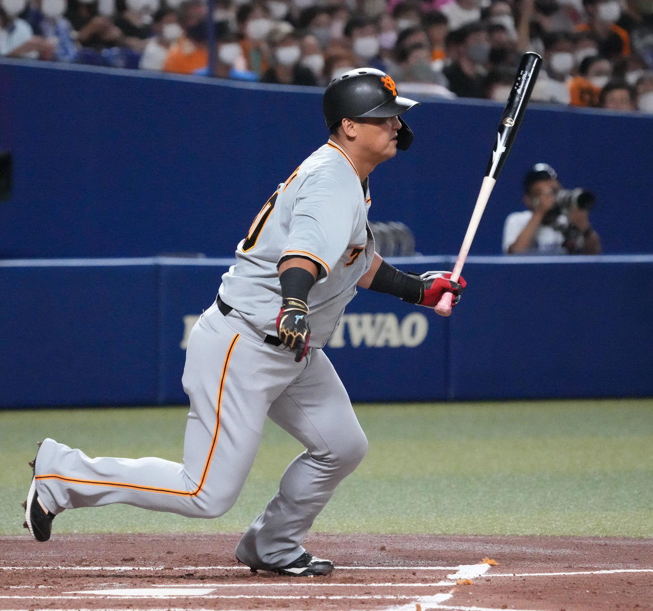 中日対巨人　1回表巨人2死三塁、中前適時打を放つ中田（撮影・森本幸一）