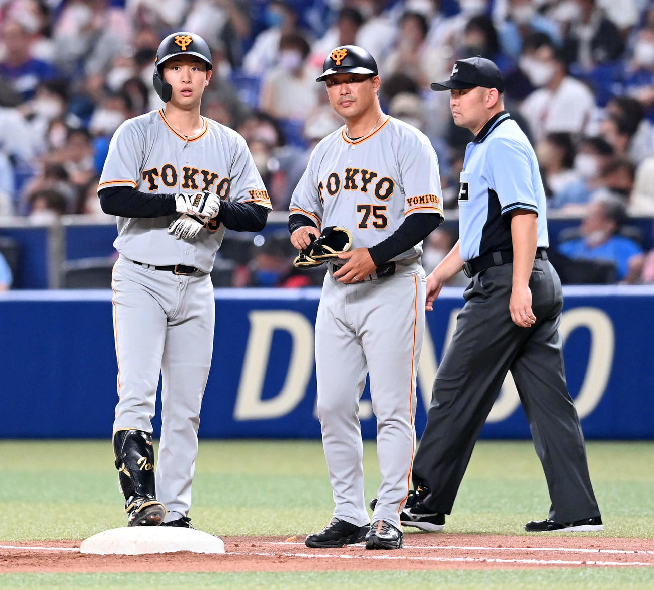 中日対巨人　5回表巨人無死、右前打を放った山崎伊（撮影・たえ見朱実）