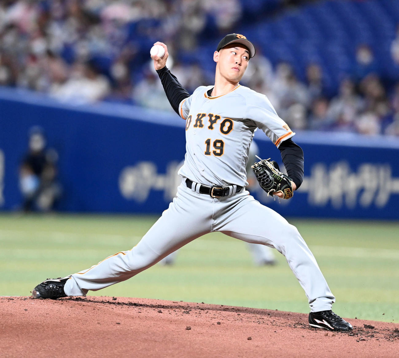 中日対巨人　巨人の先発山崎伊（撮影・たえ見朱実）