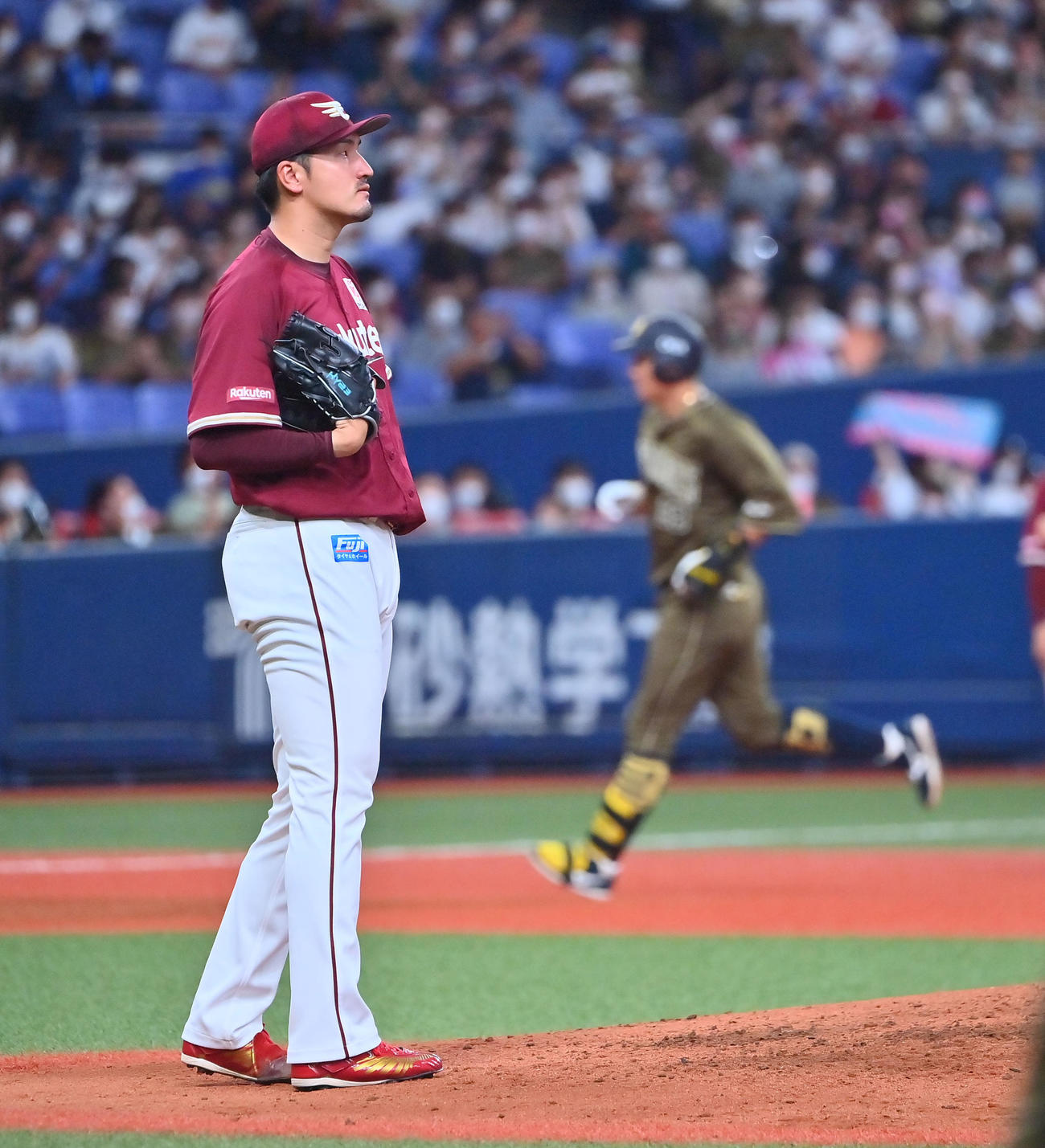 オリックス対楽天　4回裏オリックス無死、杉本裕太郎に本塁打を浴びる弓削（撮影・和賀正仁）