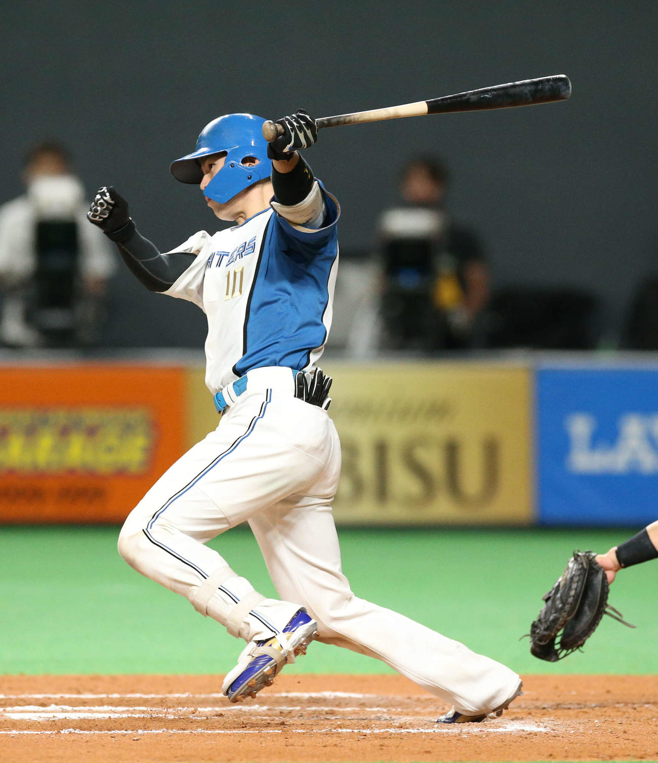日本ハム対西武　10回裏日本ハム2死一、二塁、清水はサヨナラとなる左前適時打を放つ（撮影・佐藤翔太）