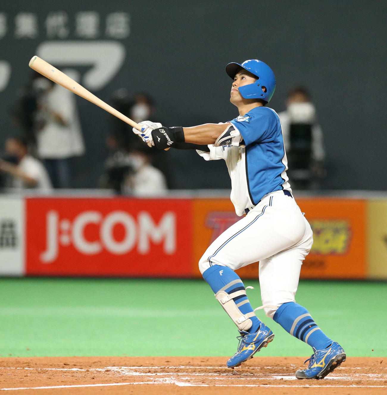 日本ハム対西武　5回裏日本ハム1死三塁、今川は逆転となる左越え2点本塁打を放つ（撮影・佐藤翔太）