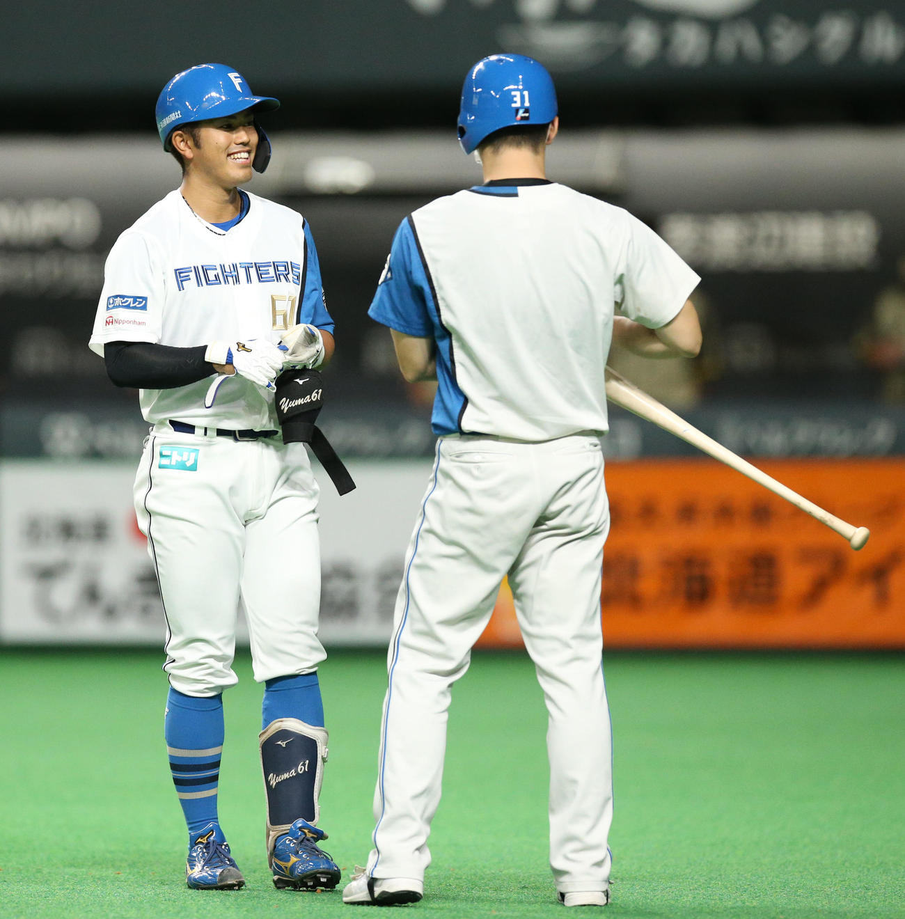 日本ハム対西武　10回裏日本ハム2死二塁、申告敬遠され苦笑いの今川（撮影・佐藤翔太）