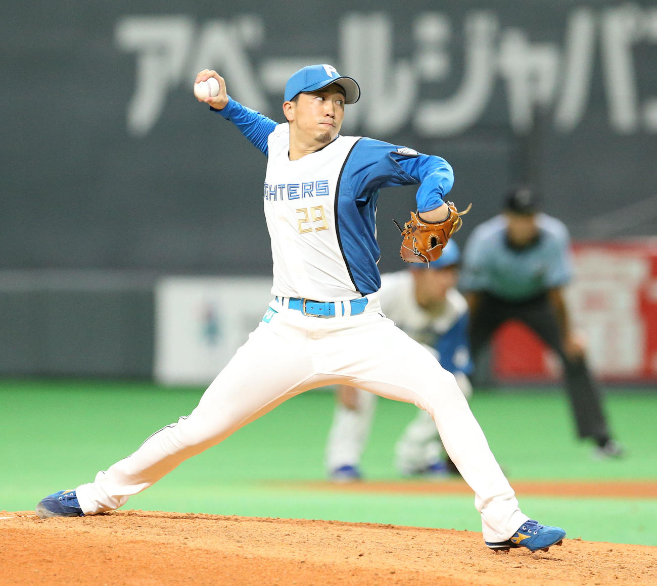 日本ハム対西武　日本ハム6番手の井口（撮影・佐藤翔太）