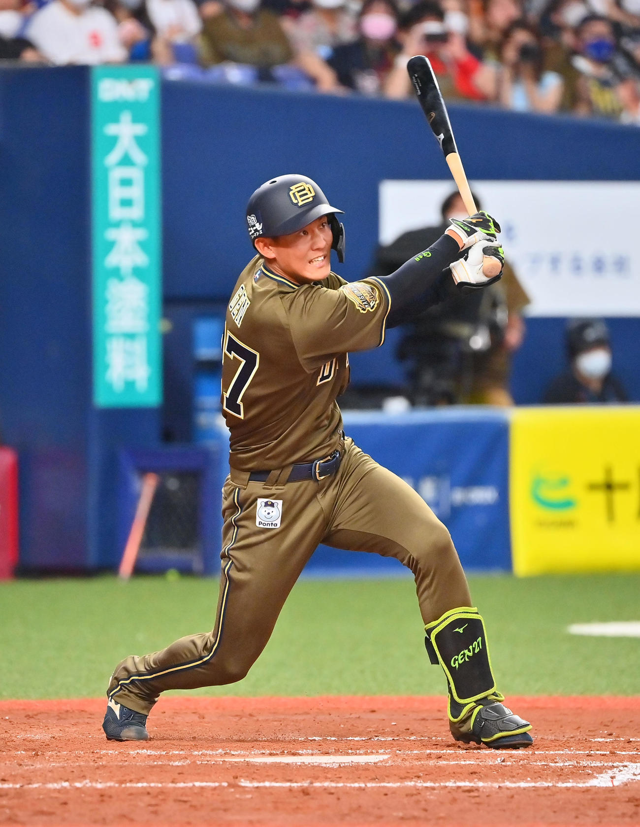 オリックス対楽天　4回裏オリックス1死三塁、右前適時打を放つ元（撮影・和賀正仁）