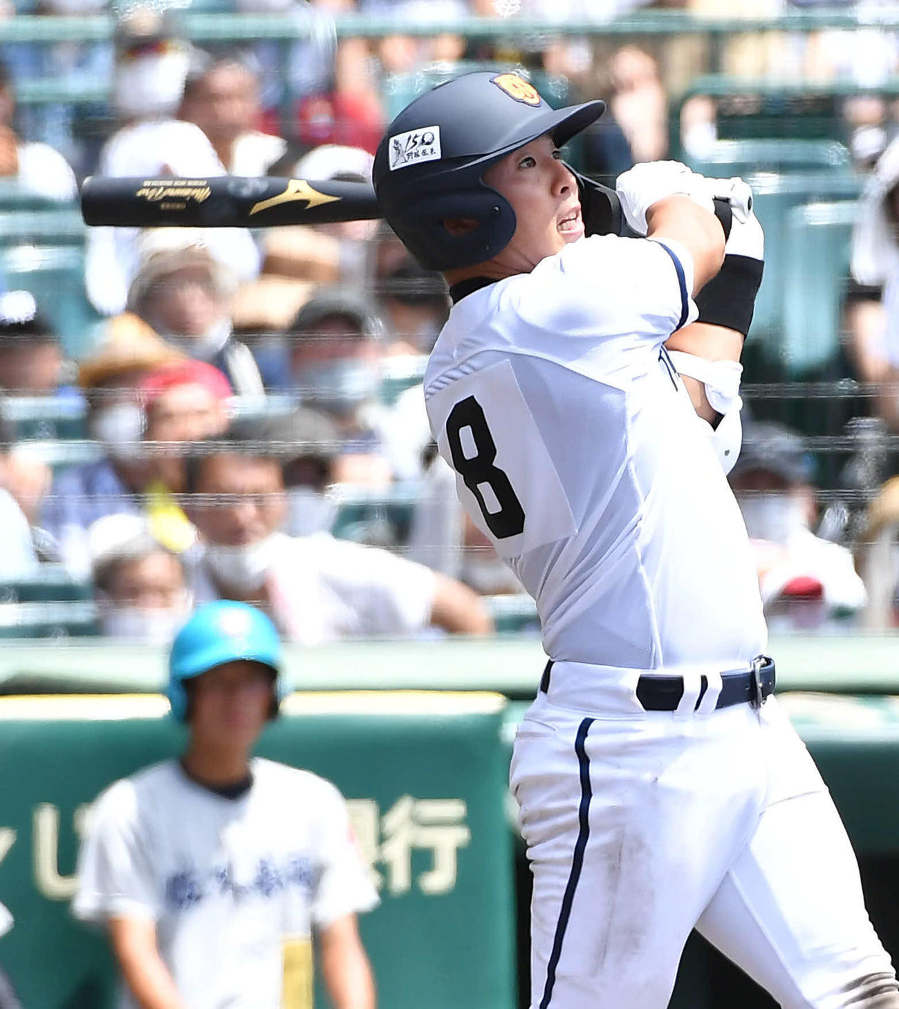 高松商対佐久長聖　5回表高松商2死、浅野は右中間へ本塁打を放つ（撮影・岩下翔太）