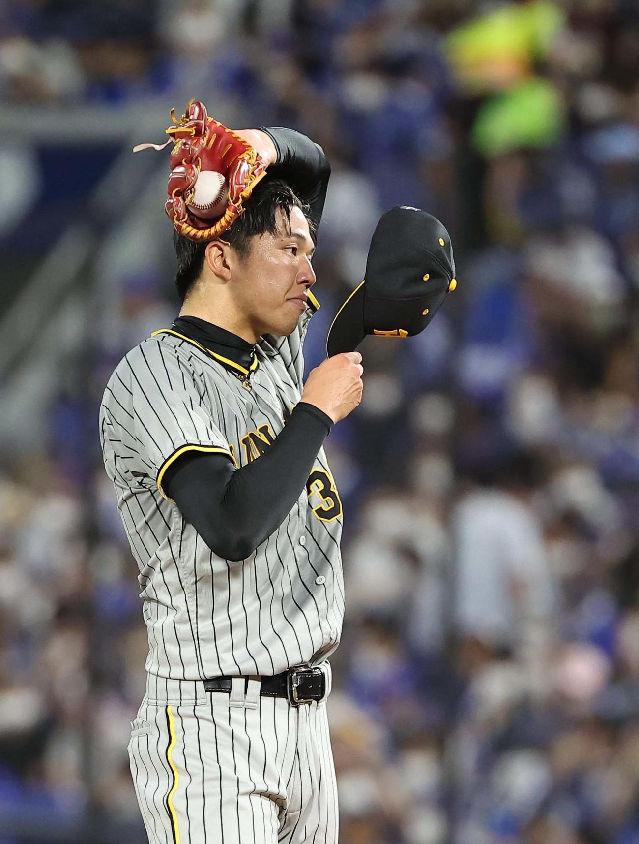 DeNA対阪神　7回、才木浩人は勝ち越しを許し厳しい表情を見せる（撮影・上田博志）