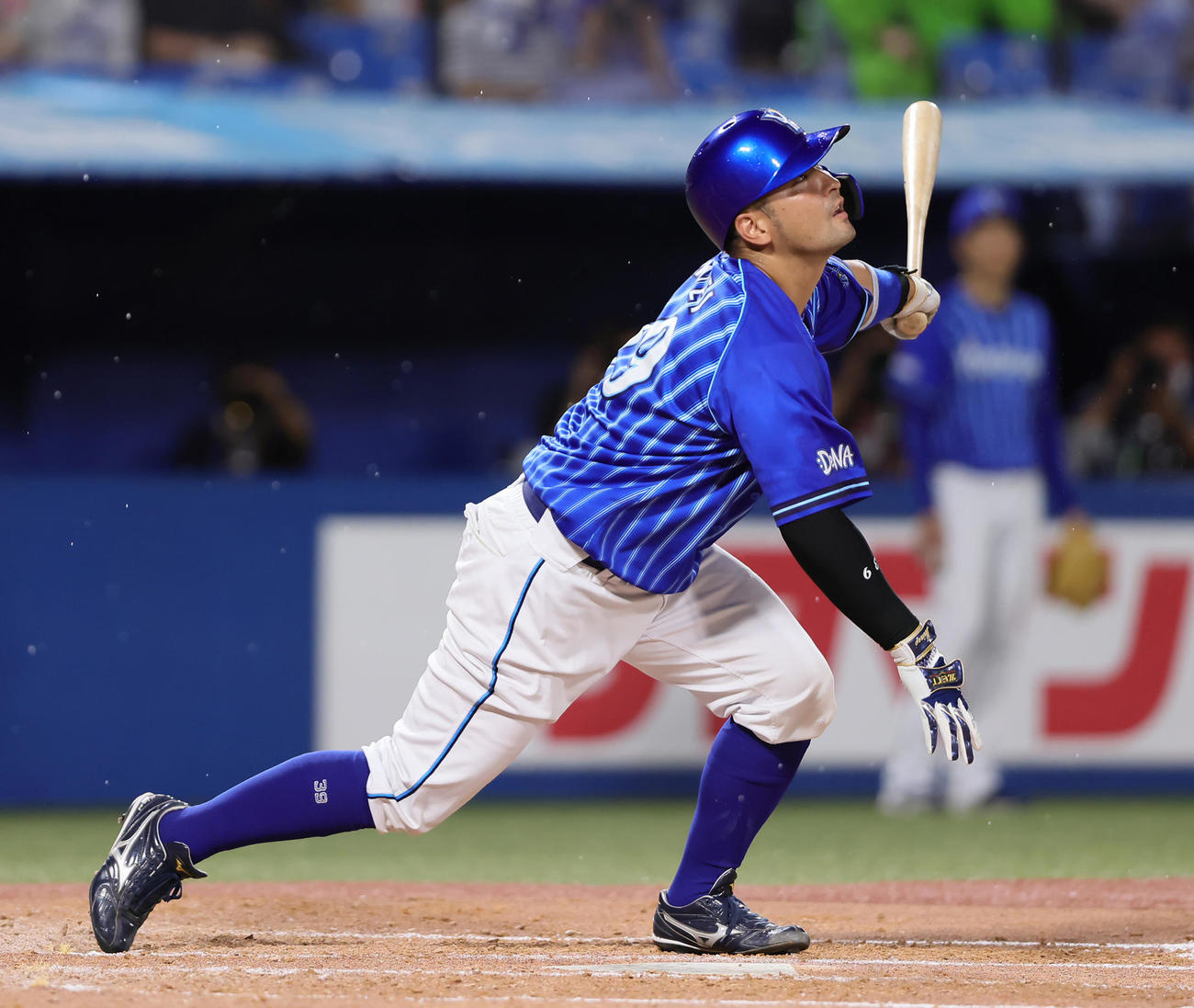 ヤクルト対DeNA  4回表DeNA2死二塁、嶺井は適時二塁打を放つ（撮影・足立雅史）