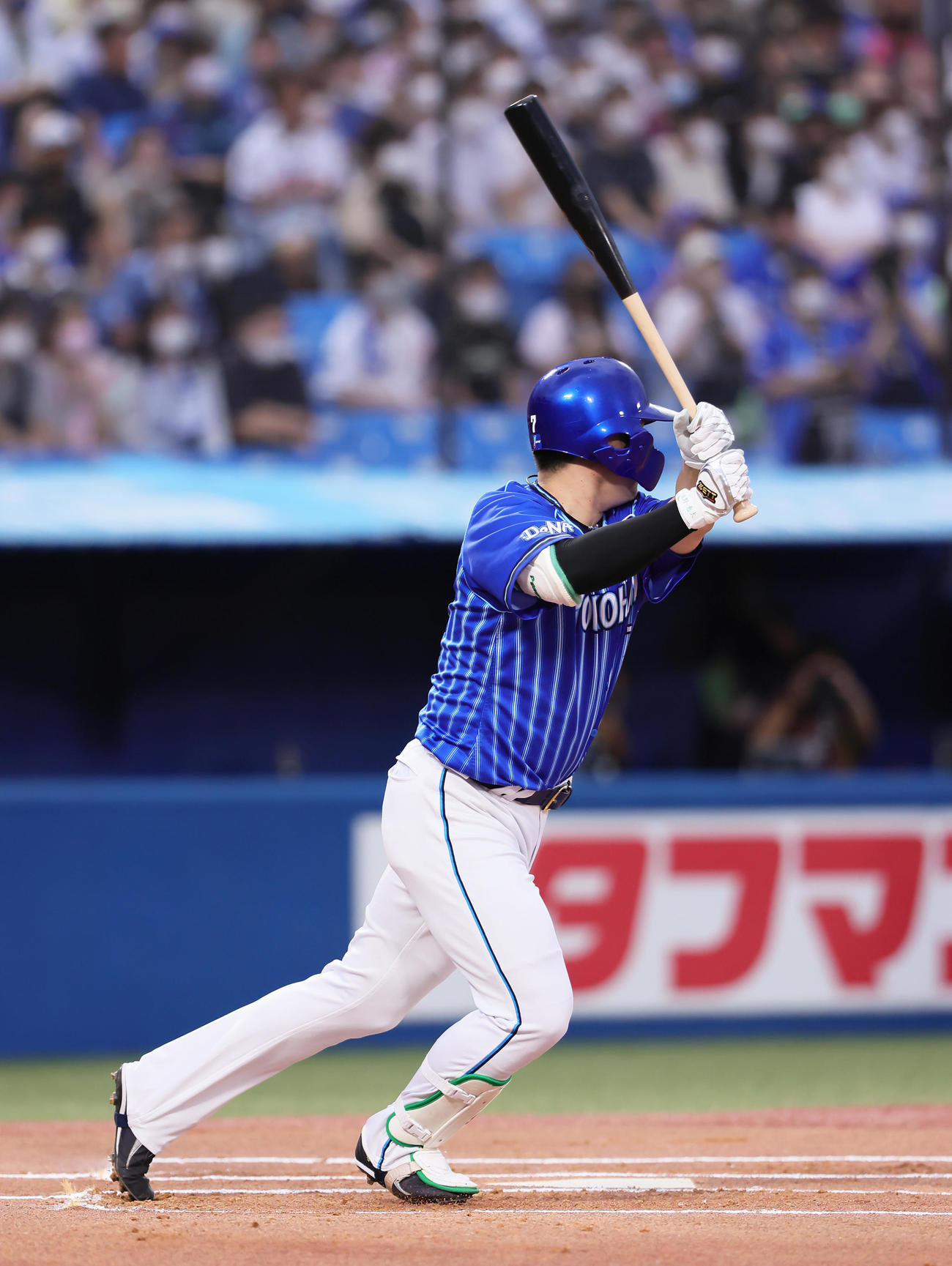 ヤクルト対DeNA  1回表DeNA2死、左前打を放つ佐野（撮影・足立雅史）