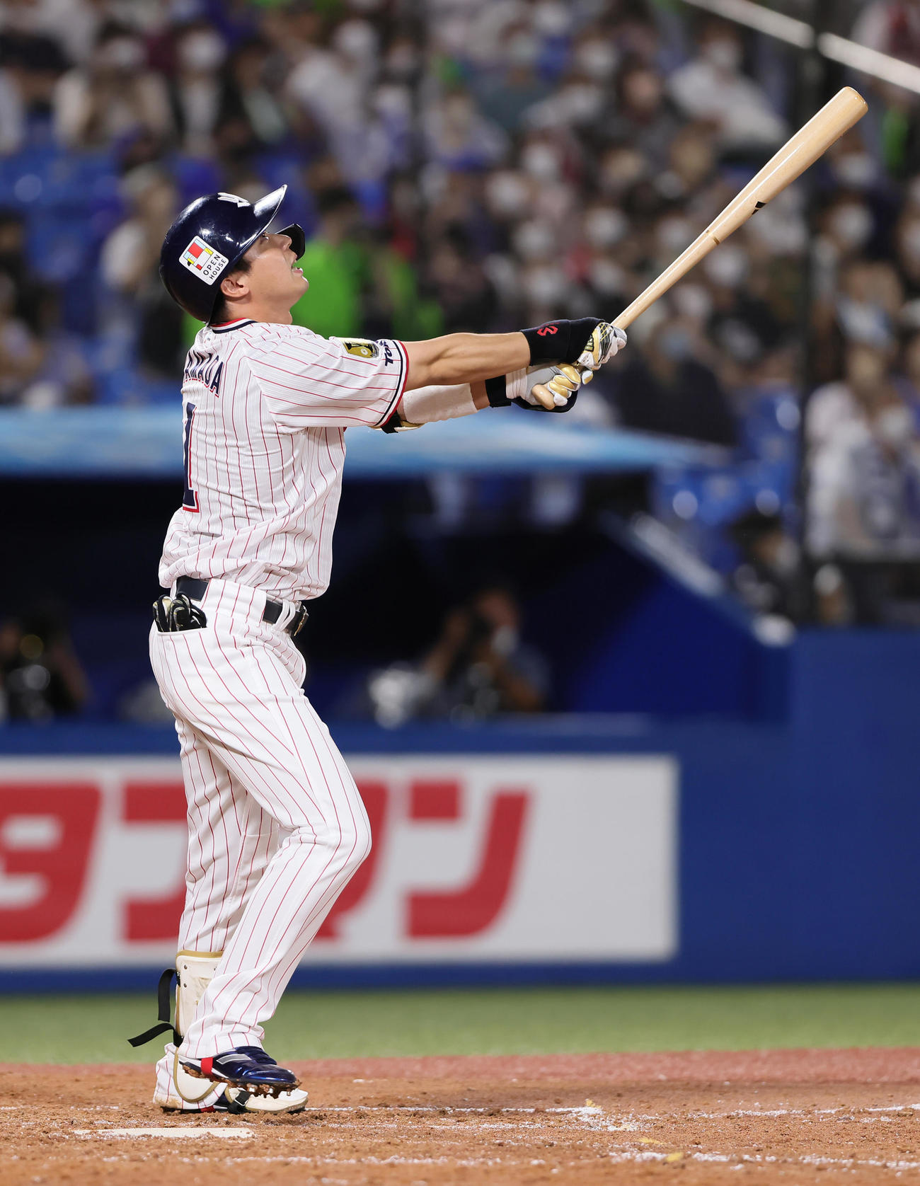 ヤクルト対DeNA  8回裏ヤクルト2死満塁、右飛に倒れる山田（撮影・足立雅史）