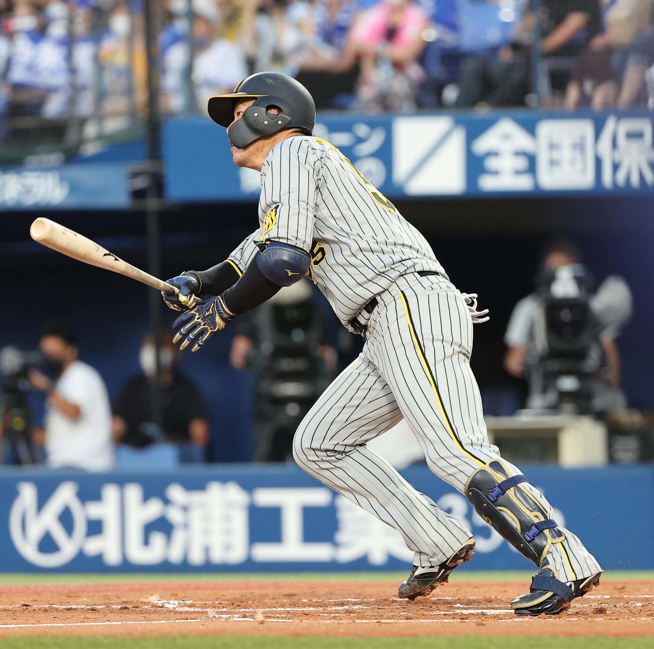 DeNA対阪神　2回表阪神1死二塁、陽川は先制適時打を放つ（2022年8月9日撮影）