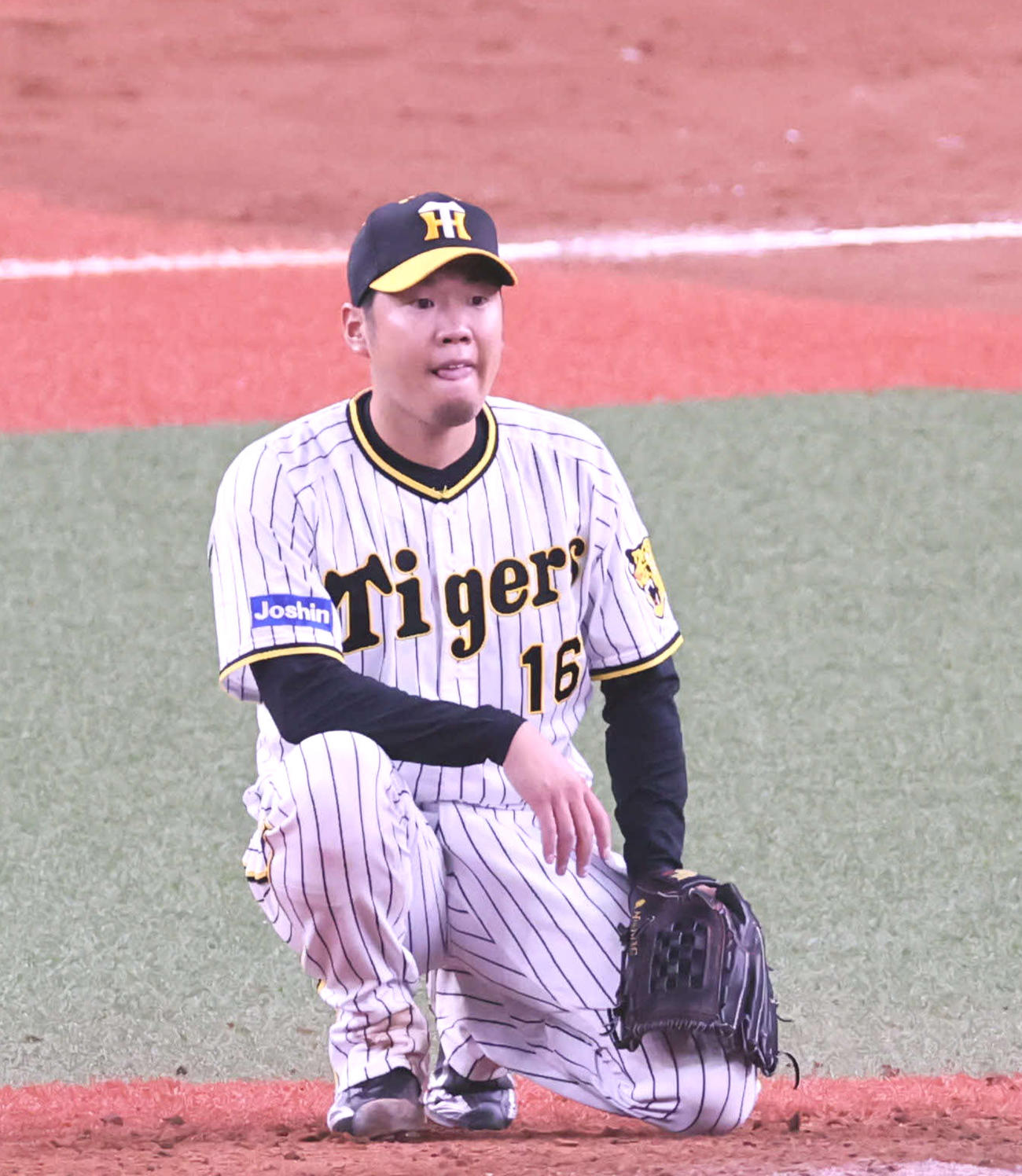 8回表中日2死一塁、西勇は木下に左越え2点本塁打を浴びる（撮影・宮崎幸一）