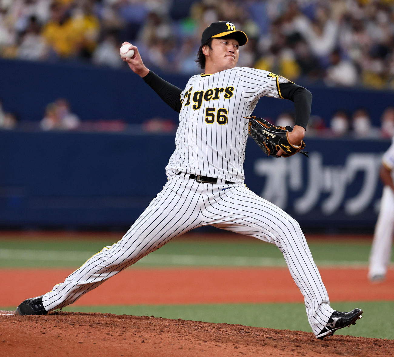 阪神対中日　阪神2番手で登板する小林（撮影・加藤哉）