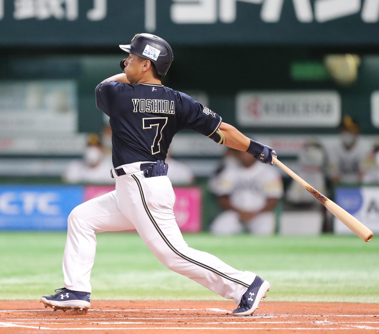 ソフトバンク対オリックス　1回表オリックス1死一塁、吉田正は右中間へ2点本塁打を放つ（撮影・屋方直哉）
