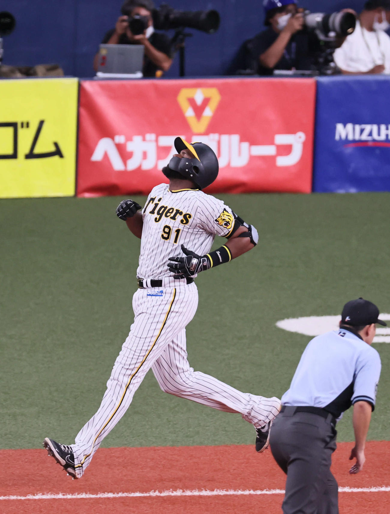 阪神対中日　9回裏阪神無死一、二塁、ロドリゲスは遊ゴロ併殺打に倒れる（撮影・宮崎幸一）