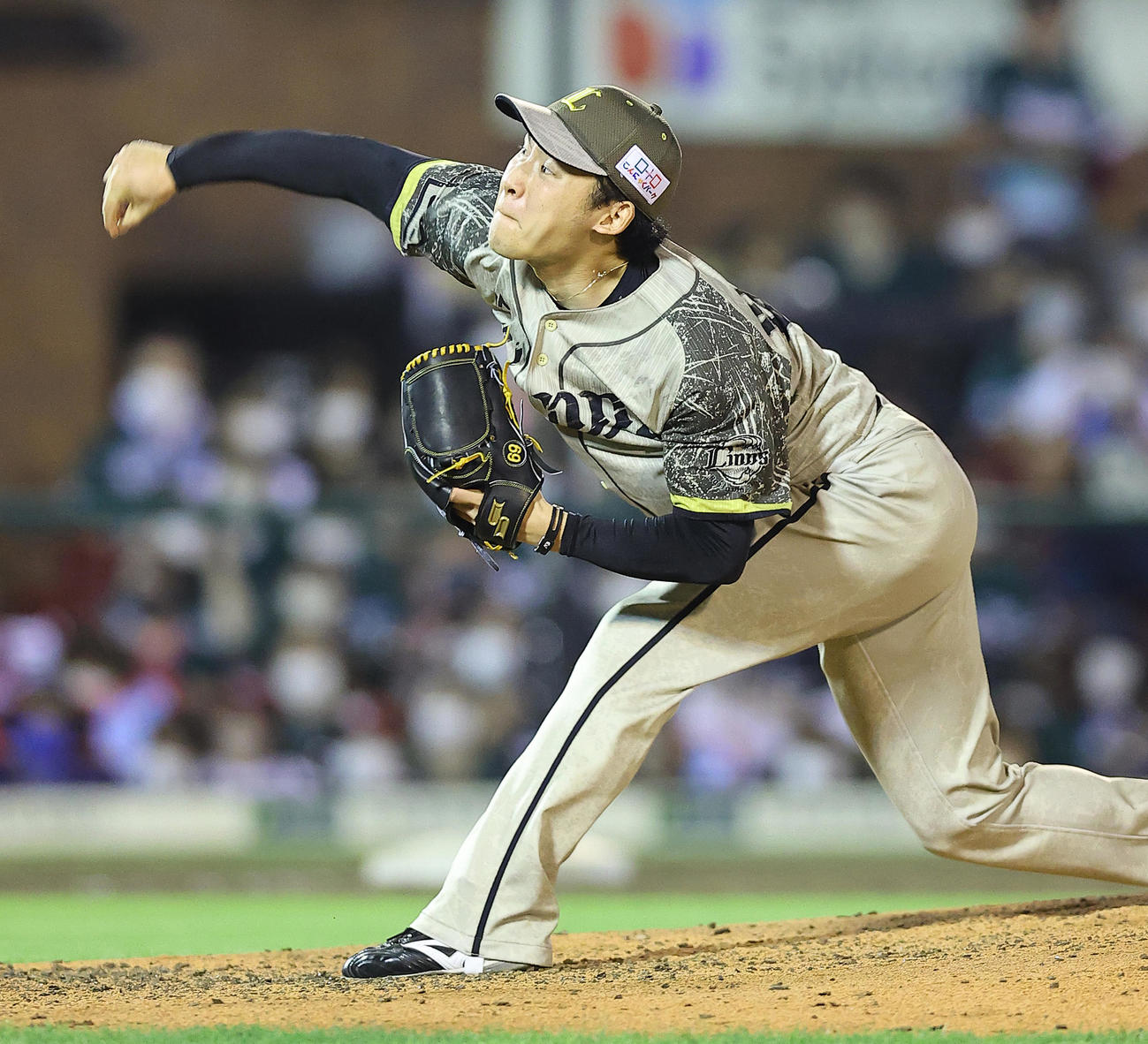 楽天対西武　9回裏、西武4番手で登板し力投する水上（撮影・垰建太）